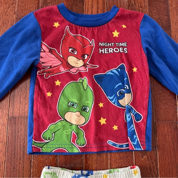 PJ Masks fleece pajama set - size 4T - Picture 3 of 8